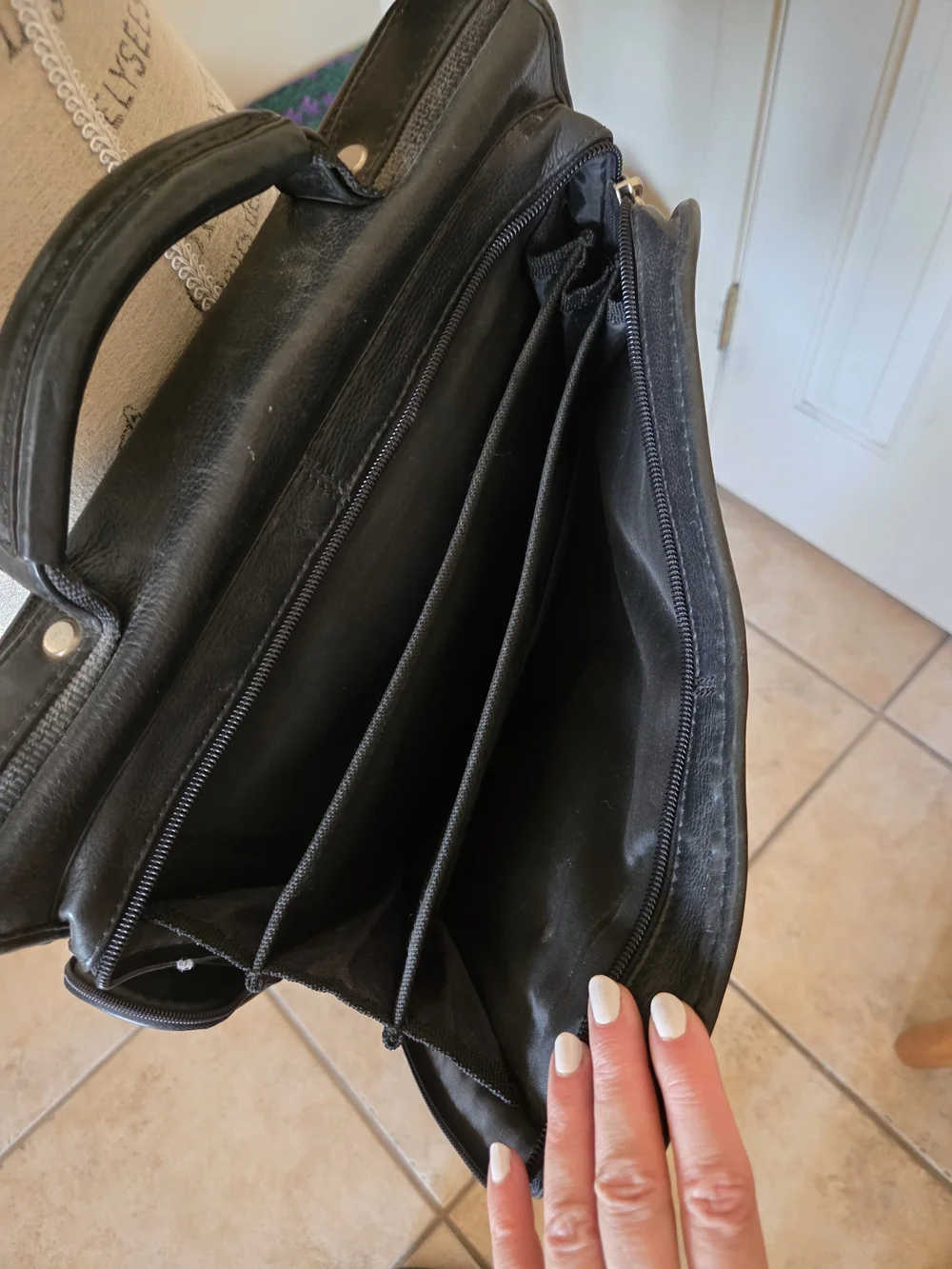 Bellino Vintage Black Leather Laptop Messenger Bag with Shoulder Strap